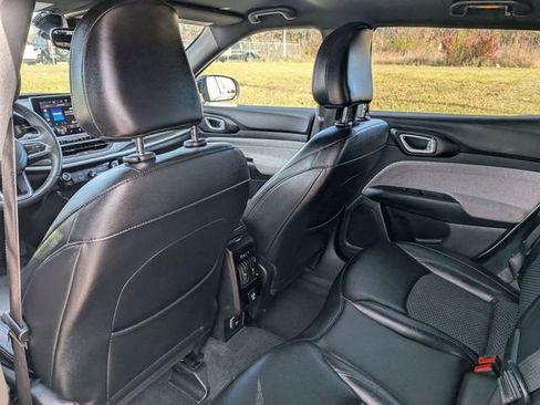 Certified 2024 Jeep Compass Latitude image 25