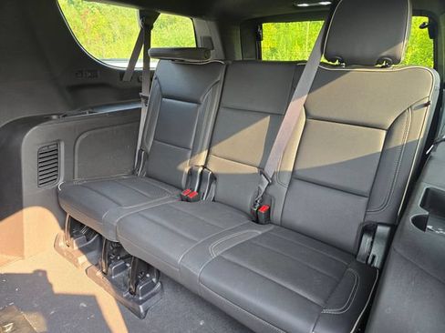 Used 2023 GMC Yukon XL SLT w/ SLT Luxury Package AWD/4WD image 11