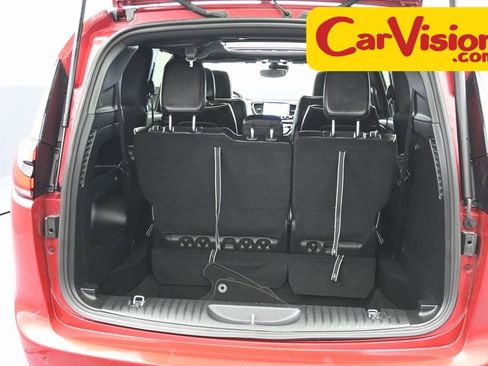 Used 2025 Chrysler Pacifica Limited image 13