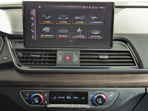 Used 2023 Audi Q5 2.0T Premium w/ Convenience Package AWD/4WD image 16