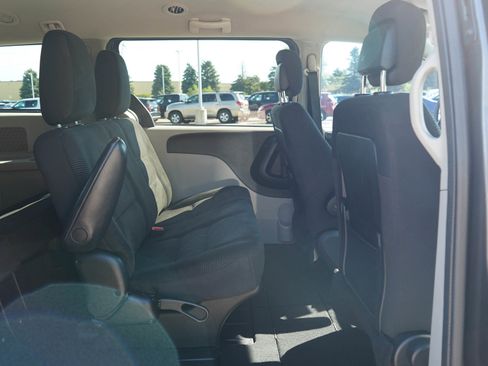 Used 2020 Dodge Grand Caravan SE w/ UConnect Hands-Free Group FWD image 13