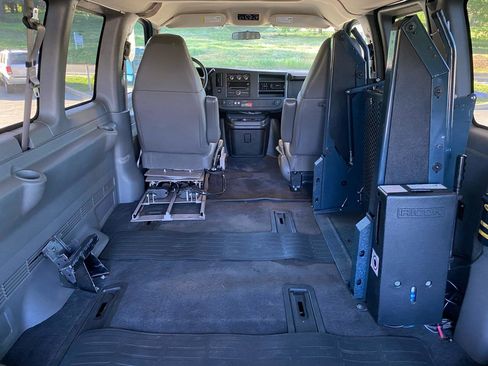 Used 2008 Chevrolet Express 1500 AWD Passenger w/ LT Preferred Equipment Group image 17