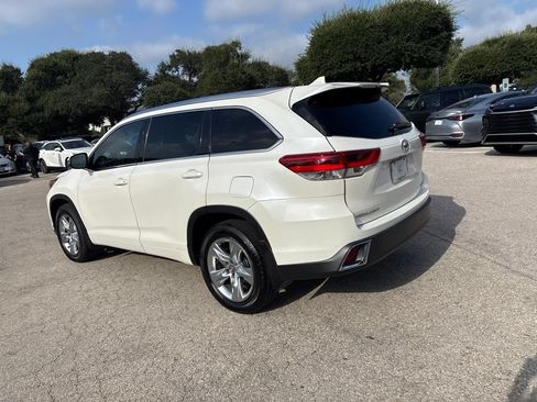 Used 2018 Toyota Highlander Limited FWD image 3