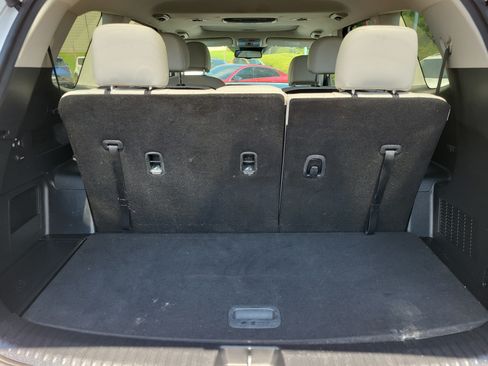Used 2024 Kia Telluride EX w/ EX Captain's Chair Package FWD image 15