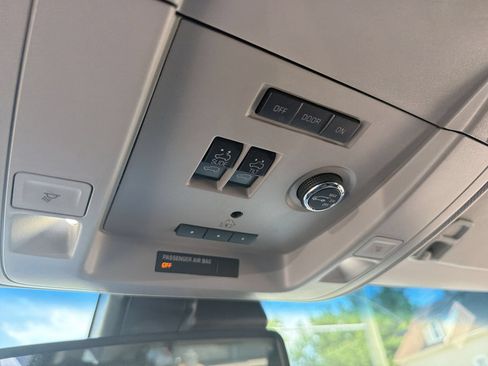 Used 2015 Chevrolet Tahoe LT AWD/4WD image 17