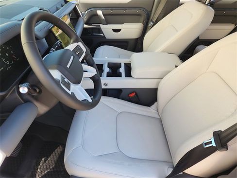 Used 2026 Land Rover Defender 110 S image 9
