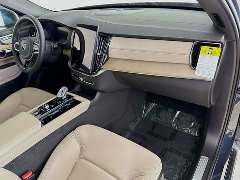 New 2026 Volvo XC90 T8 Plus w/ Protection Package Premier AWD/4WD image 32