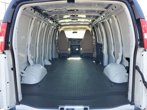 New 2026 Chevrolet Express 2500 Extended RWD image 8