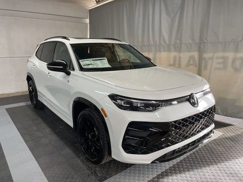 New 2026 Volkswagen Tiguan SE R-Line image 2