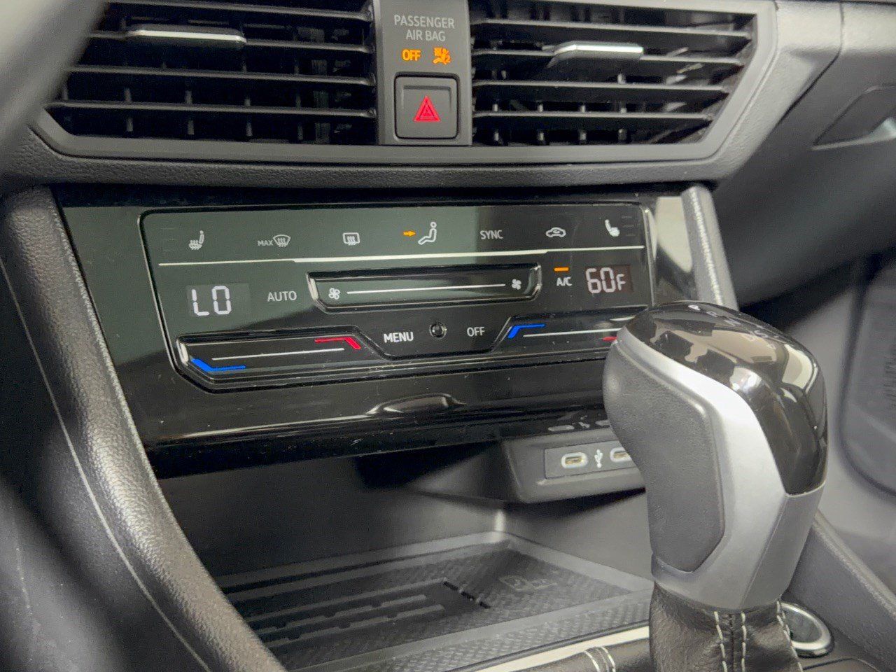 Used 2025 Volkswagen Jetta SE FWD image 22