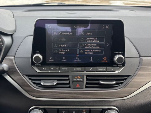 Used 2025 Nissan Altima 2.5 SV image 39