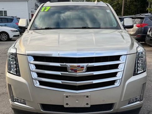 Used 2017 Cadillac Escalade ESV Luxury AWD/4WD image 7