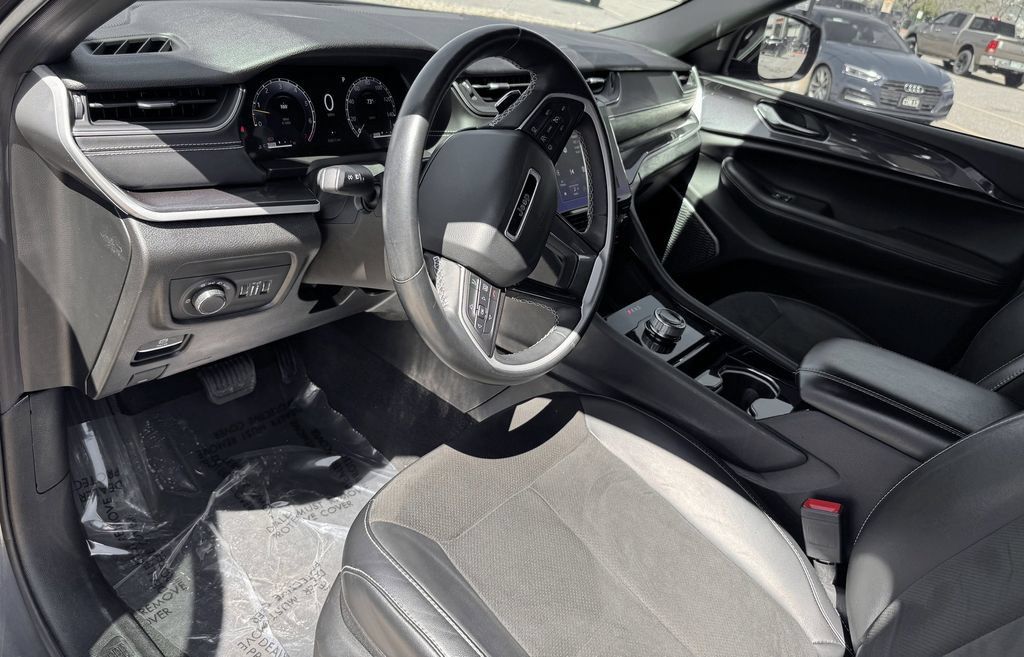 Used 2021 Jeep Grand Cherokee L Laredo AWD/4WD image 14