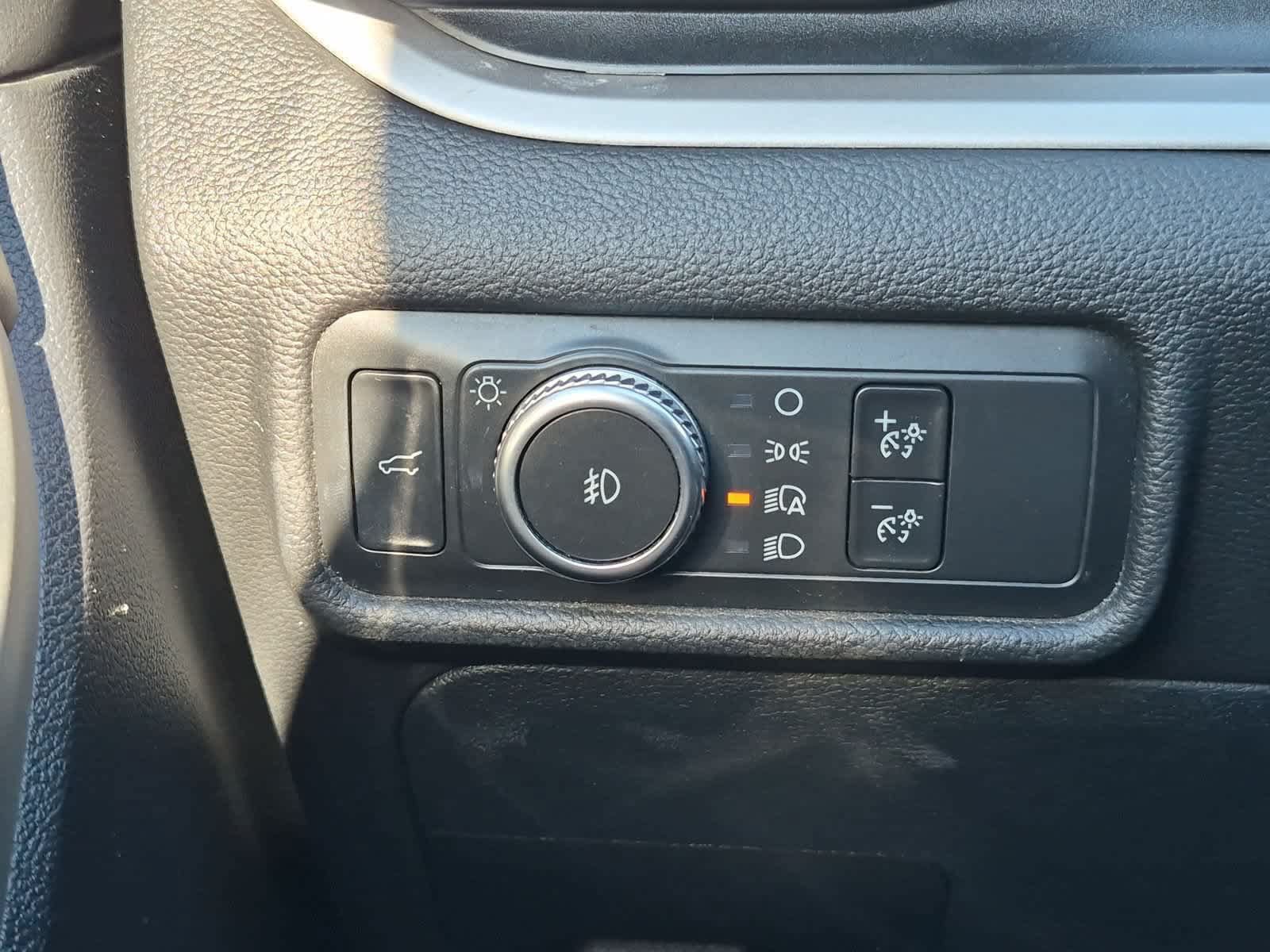 Used 2020 Ford Explorer XLT w/ Equipment Group 202A AWD/4WD image 28