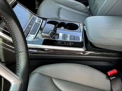 Used 2020 Audi Q8 Premium Plus w/ Premium Plus Package AWD/4WD image 18