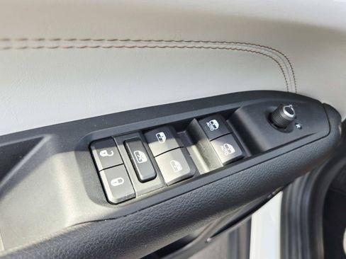Used 2025 Jeep Compass Limited AWD/4WD image 32