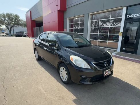 Used 2013 Nissan Versa SV image 2