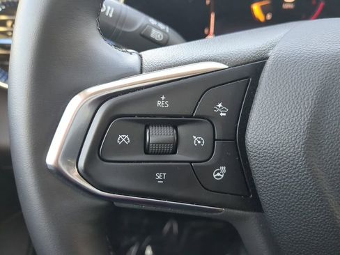 Used 2025 Chevrolet Trax LT w/ LT Convenience Package image 24