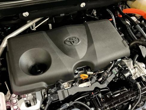 Certified 2025 Toyota RAV4 XLE image 32