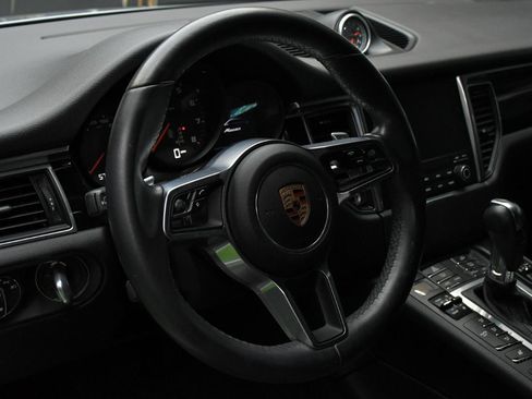 Used 2018 Porsche Macan AWD/4WD image 20