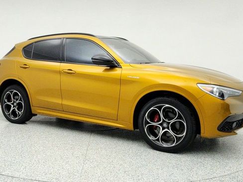 Used 2023 Alfa Romeo Stelvio Veloce image 3