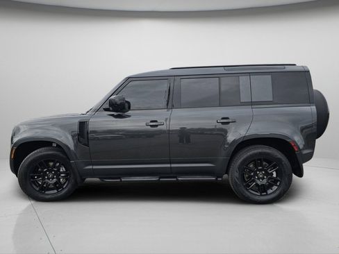 Used 2025 Land Rover Defender 110 S image 21