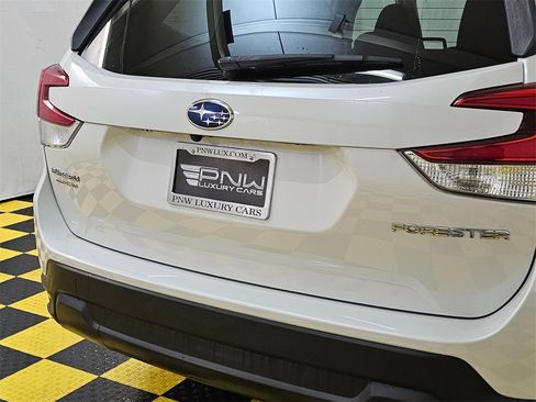 Used 2021 Subaru Forester Premium image 13