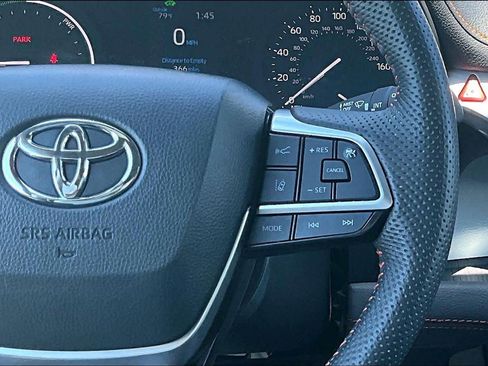 Used 2024 Toyota Sienna XSE w/ XSE Plus Package AWD/4WD image 25