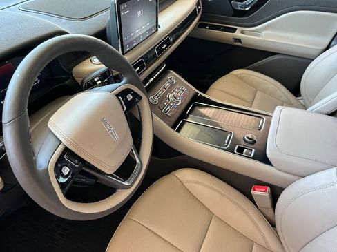 Used 2023 Lincoln Aviator Reserve w/ Elements Package Plus image 10