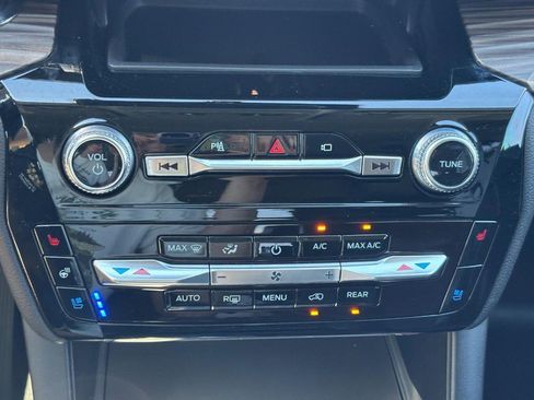 Used 2022 Ford Explorer Limited w/ Equipment Group 301A AWD/4WD image 27