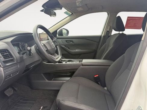 Used 2025 Nissan Rogue S FWD image 10