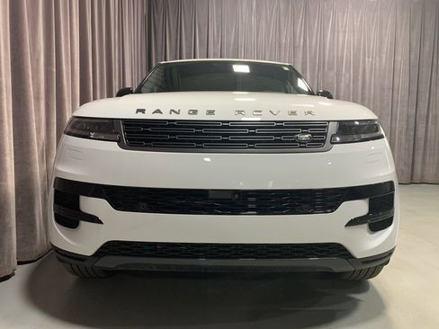Used 2025 Land Rover Range Rover Sport image 2
