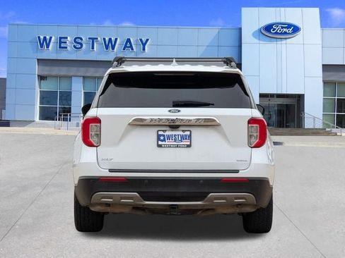 Used 2020 Ford Explorer XLT w/ Equipment Group 202A image 5