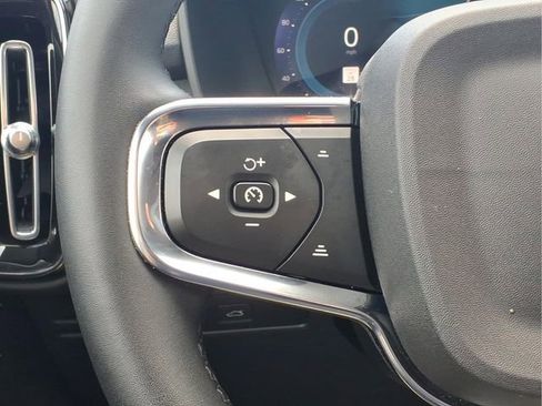 Used 2023 Volvo XC40 B5 Core AWD/4WD image 16