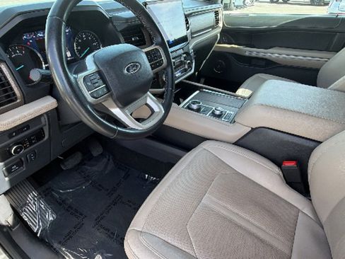 Used 2024 Ford Expedition Limited image 10