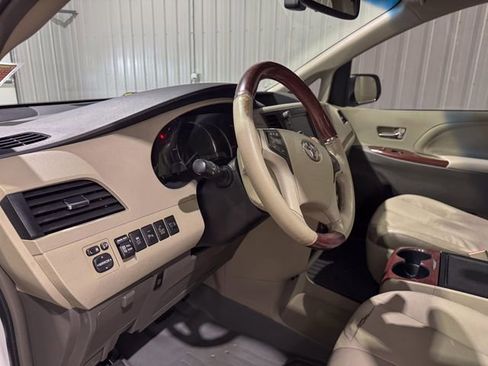 Used 2013 Toyota Sienna Limited w/ Premium Pkg AWD/4WD image 13