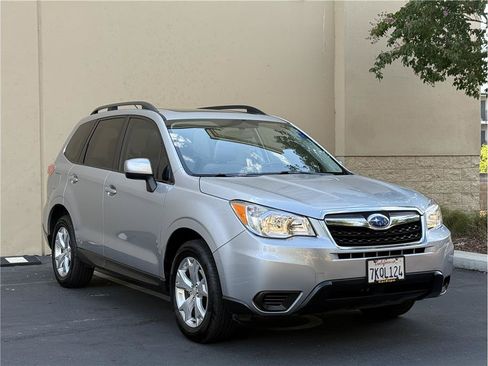 Used 2015 Subaru Forester 2.5i Premium w/ All-Weather Package AWD/4WD image 3