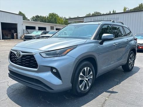 Used 2021 Toyota Highlander XLE FWD image 5