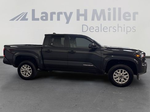 Certified 2025 Toyota Tacoma SR5 AWD/4WD image 6