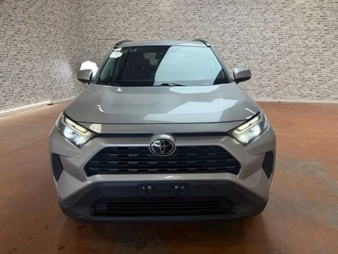 Used 2022 Toyota RAV4 XLE AWD/4WD image 2
