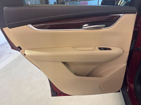 Used 2018 Cadillac XT5 Luxury w/ Driver Awareness Package FWD image 31