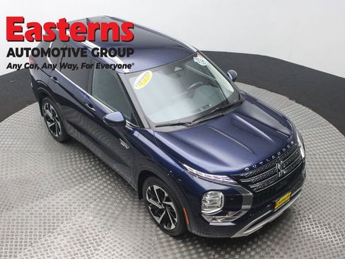 Used 2023 Mitsubishi Outlander SEL image 3