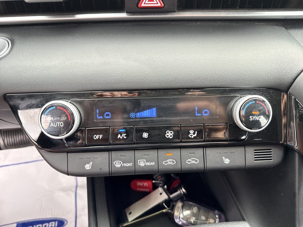 Used 2022 Hyundai Elantra Blue FWD image 25