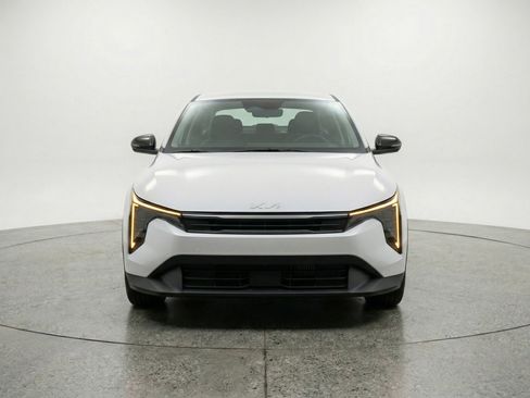 Used 2025 Kia K4 LXS image 2