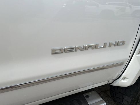 Used 2019 GMC Sierra 2500 Denali w/ Duramax Plus Package AWD/4WD image 10