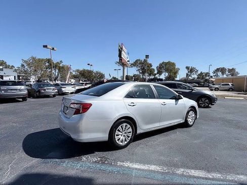 Used 2013 Toyota Camry LE image 5
