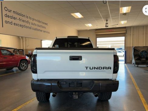 Used 2018 Toyota Tundra SR5 w/ SR5 Upgrade Package image 6