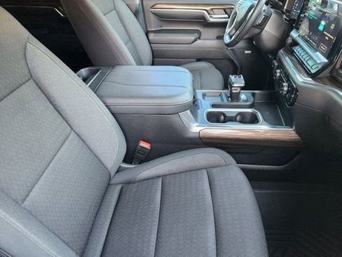 Used 2024 Chevrolet Silverado 1500 LT Trail Boss w/ Convenience Package II image 19