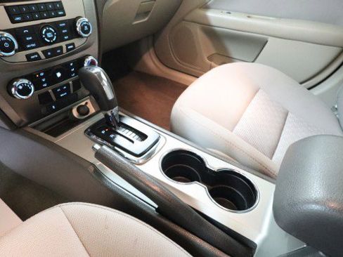 Used 2010 Ford Fusion S FWD image 15