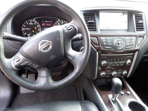 Used 2015 Nissan Pathfinder Platinum w/ Family Entertainment Package image 31